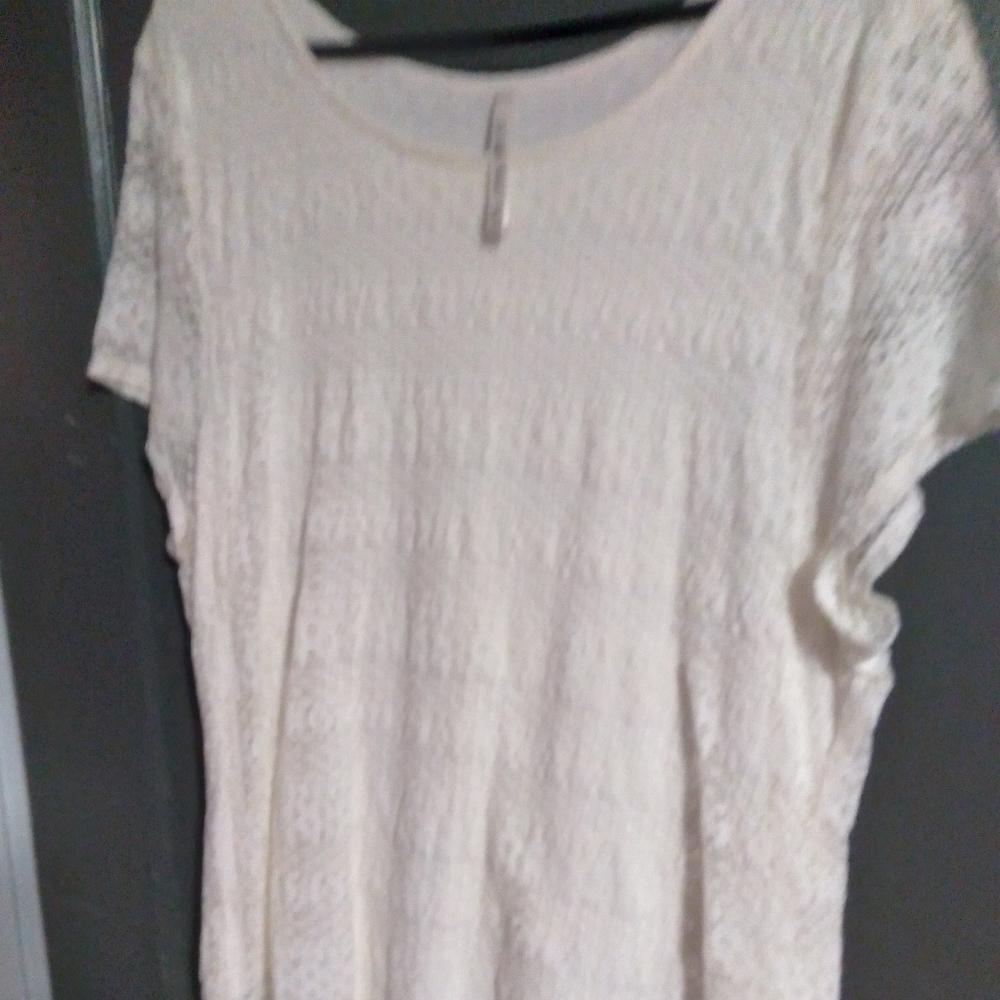 𝅺LEO & NICOLE WOMENS WHITE SHORT SLEEVE TOP. SIZE 2X